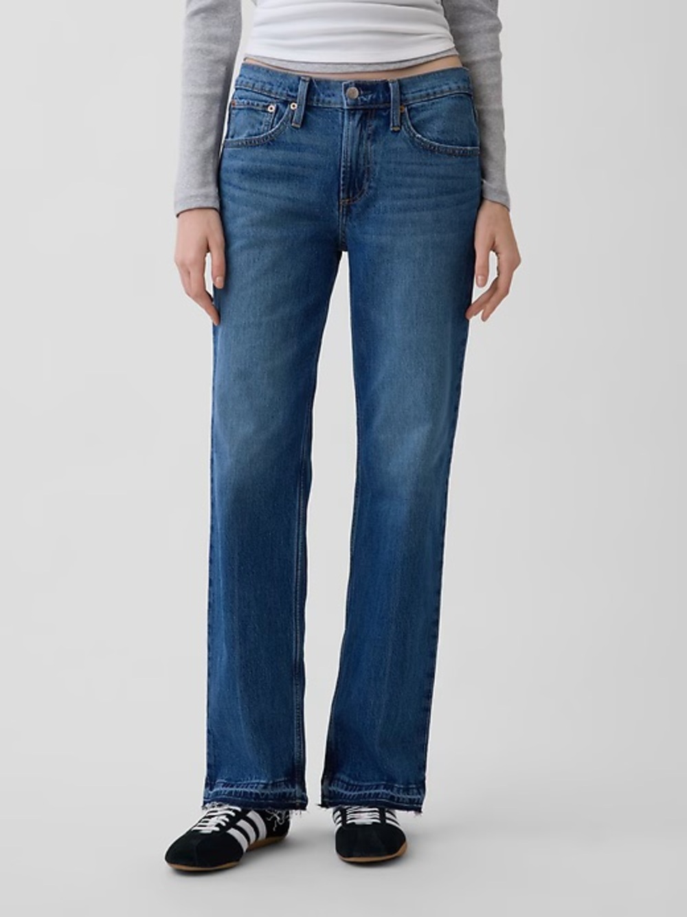 GAP Straight-Leg Women’s Jeans in Medium Blue
